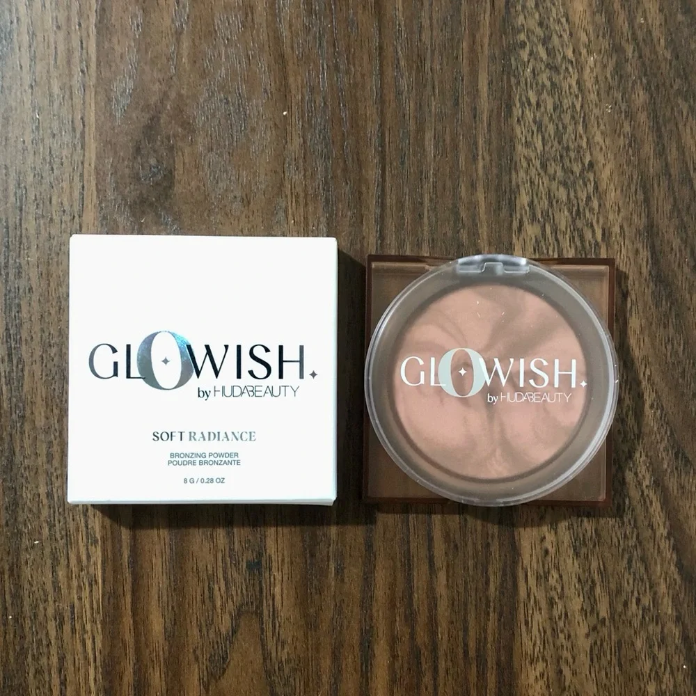 Huda Beauty GloWish Soft Radiance Bronzing Powder 04 DEEP TAN